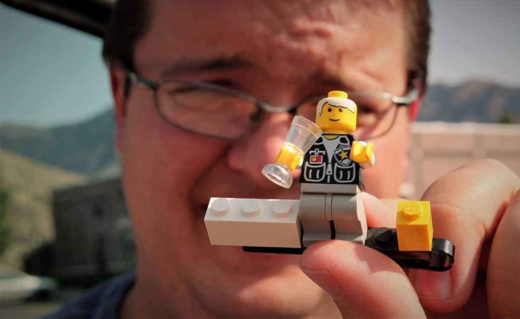 Logan man desarrolla la barra de corbata de Lego