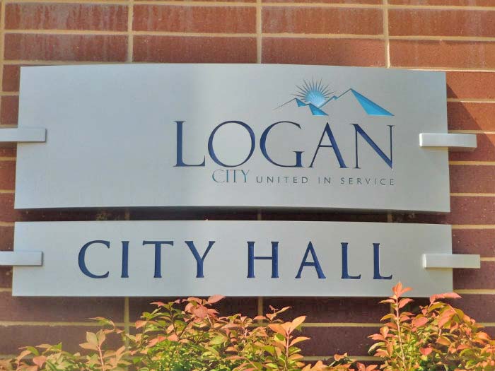 15 solicitantes hacen cola para una cita interina en Logan City